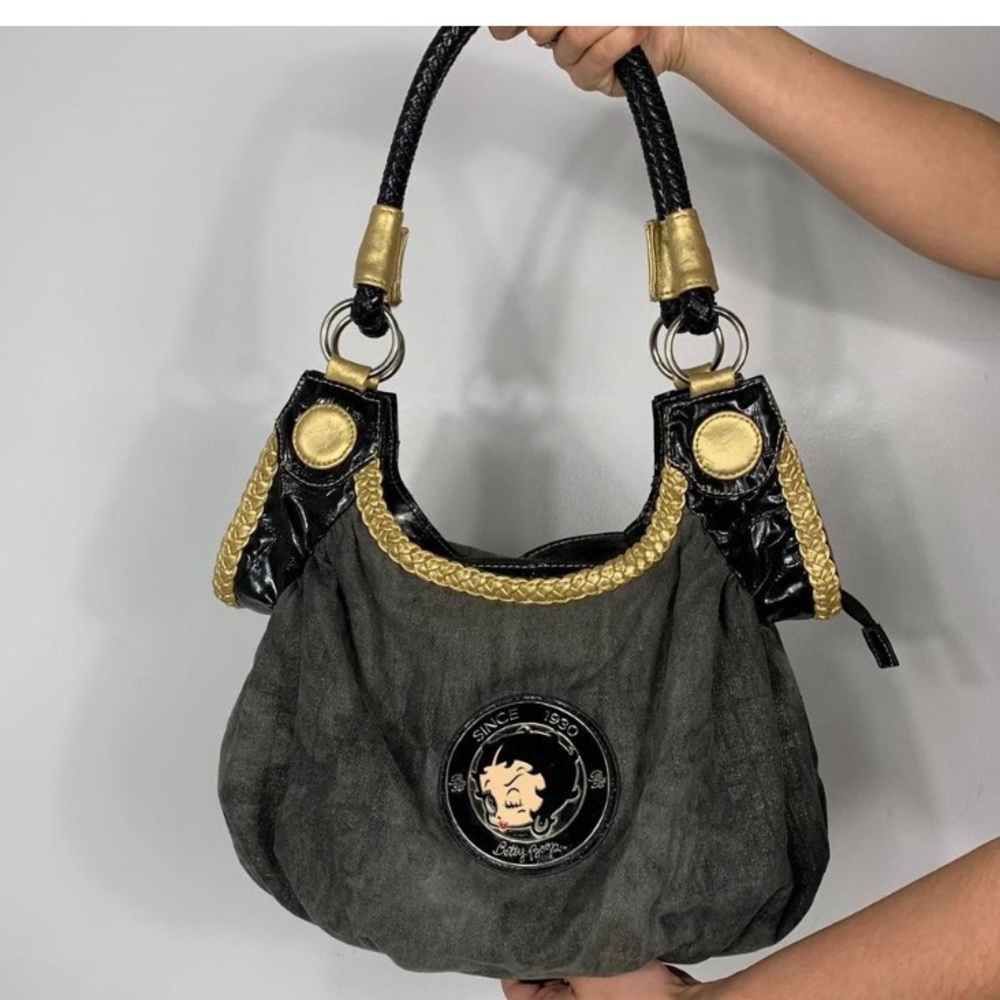 Y2K BETTY BOOP PRINT ALL AROUND METALLIC GREY AND GOLDEN CHUNKU SHOULDER BAG